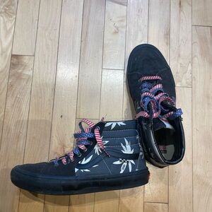 Men’s high top Vans size 10